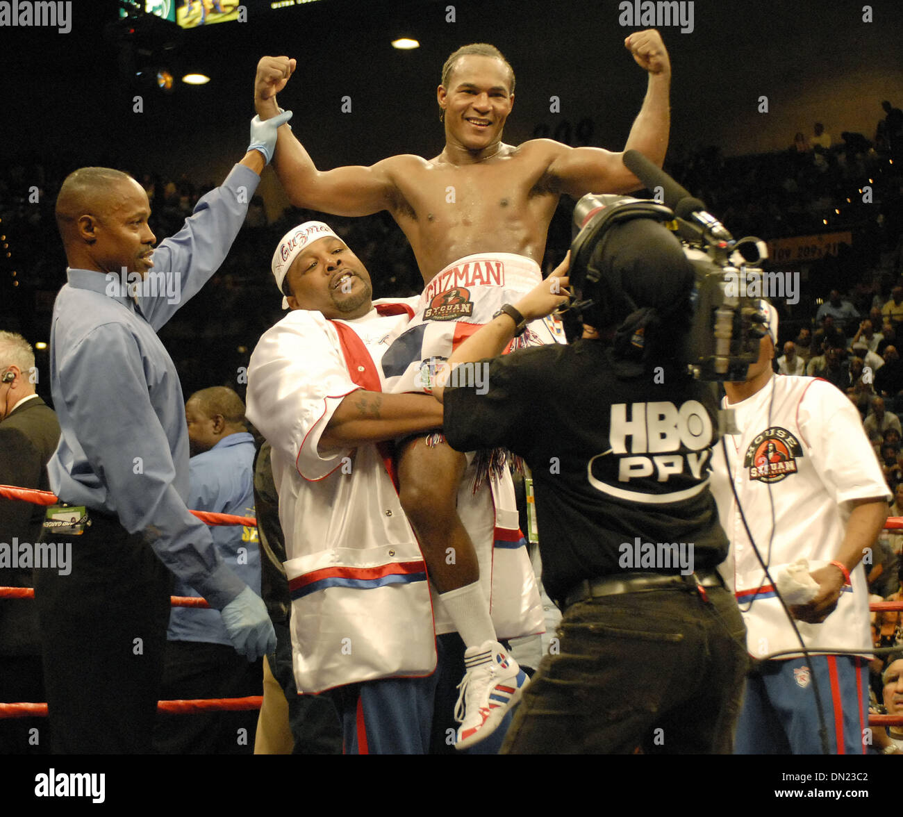 May 06, 2006; Las Vegas, NV, USA; BOXING JOAN GUZMAN wins a 12th round split decision against