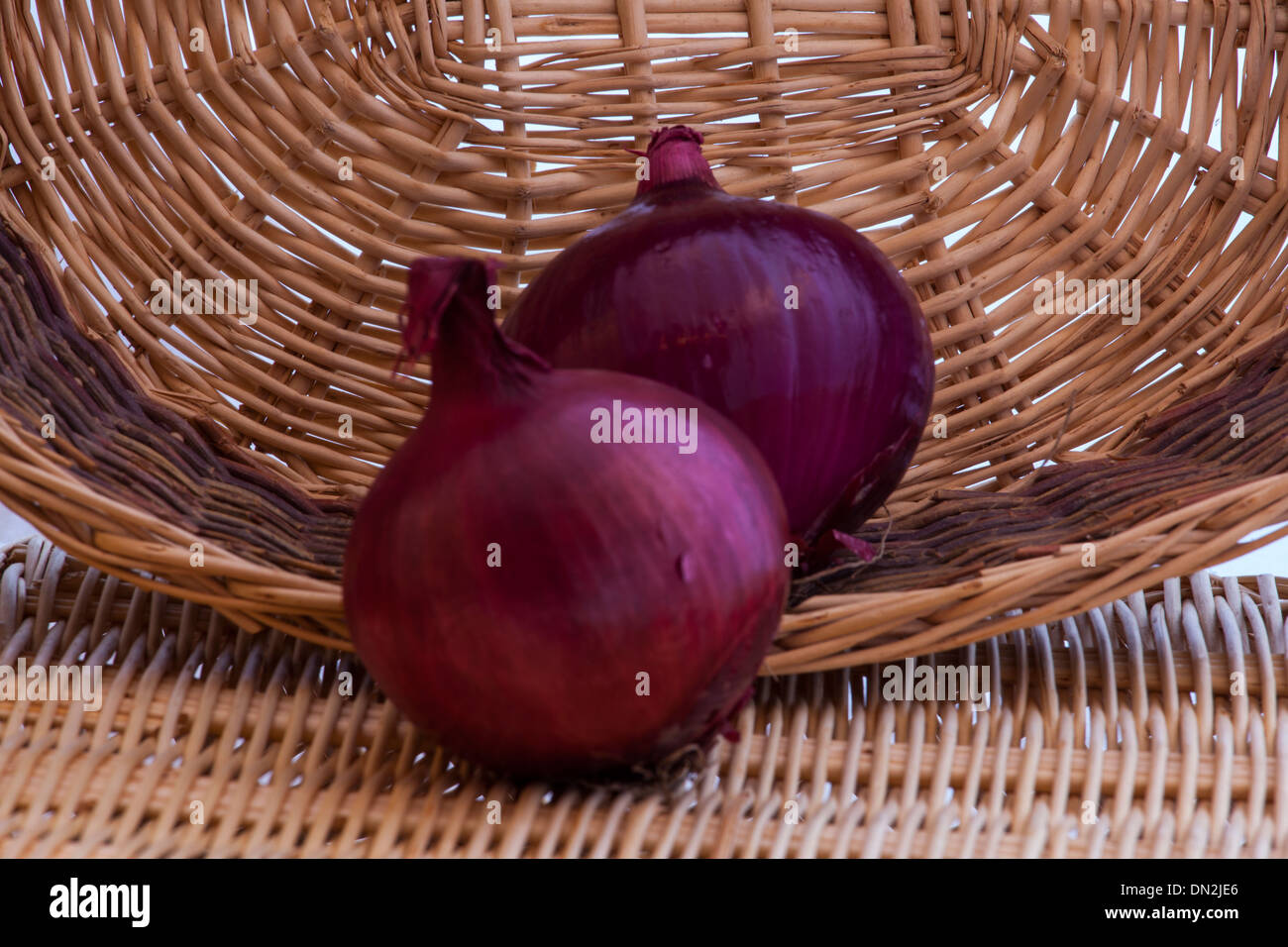 Onions in a wicker basket Stock Photo - Alamy
