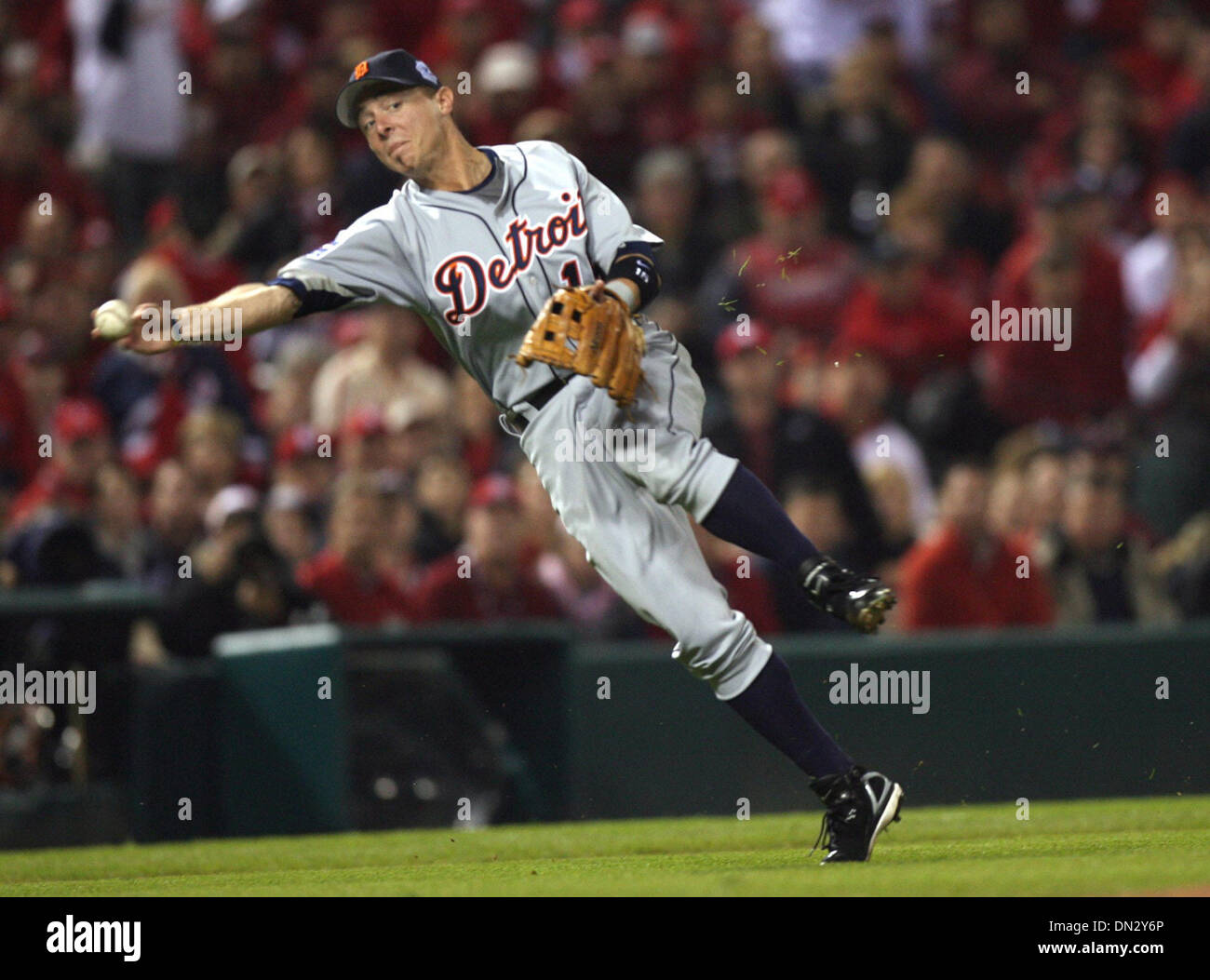 Oct 26, 2006; St. Louis, MO, USA; Detroit Tiger BRANDON INGE tries to ...