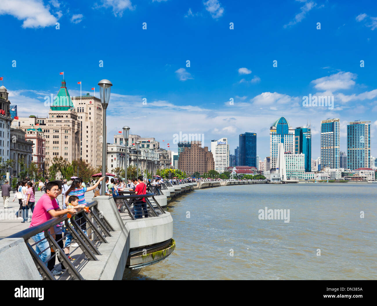 Many people along the Bund promenade Shanghai, Peoples Republic of China, PRC, Asia Stock Photo