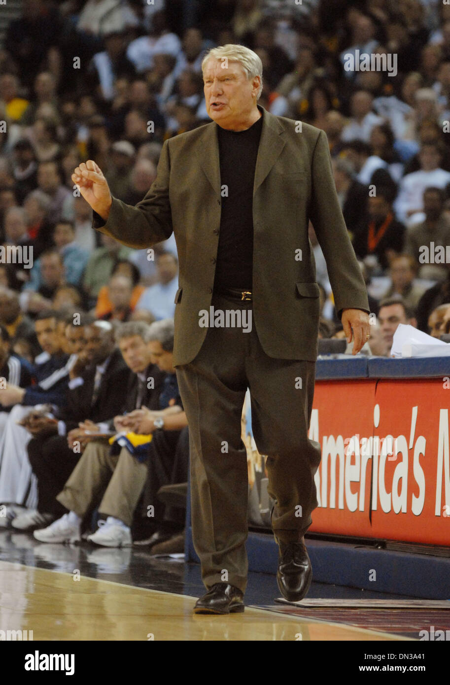 Don nelson coach hi-res stock photography and images - Alamy