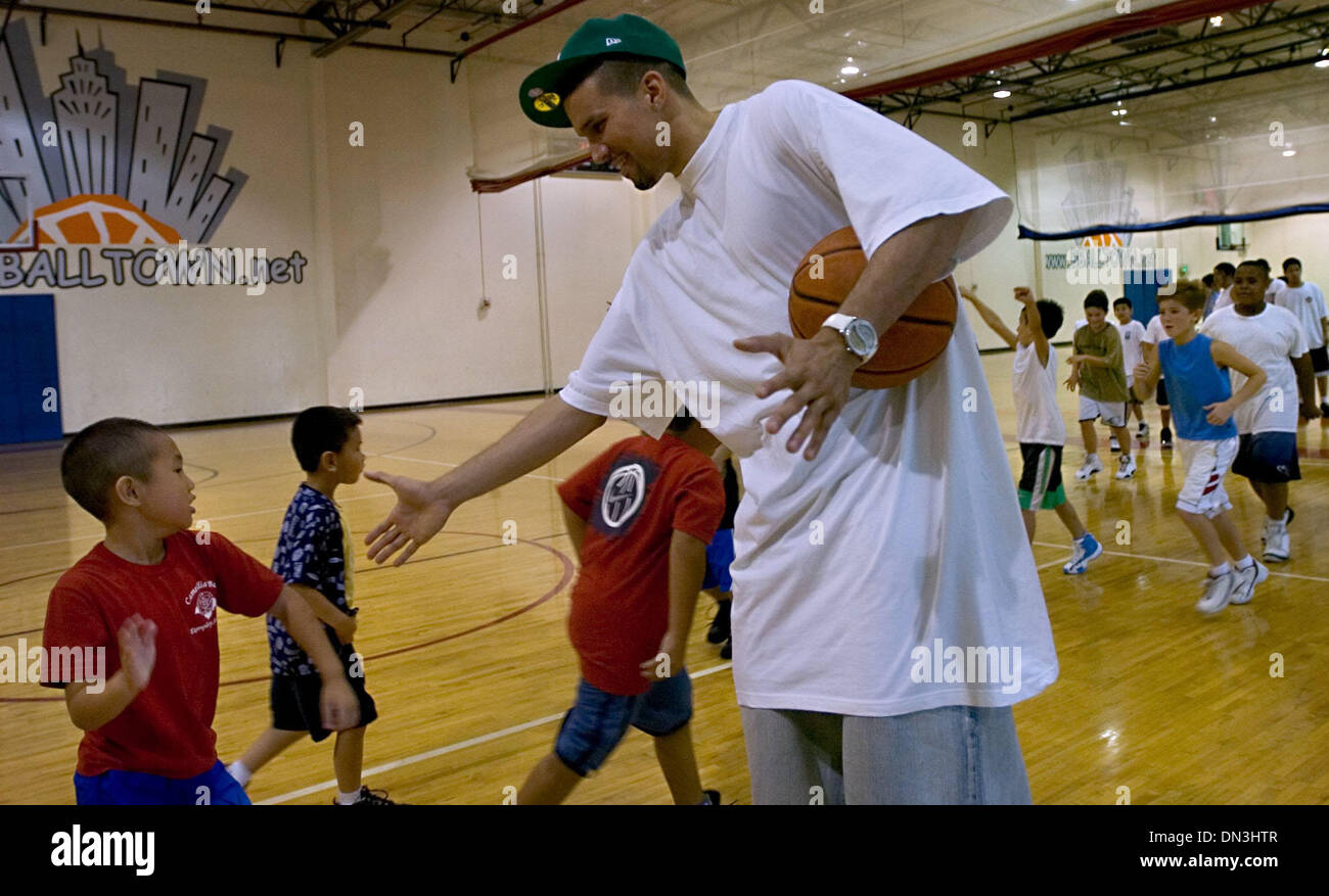 Aug 16, 2006; Sacramento, CA, USA; Sacramento Kings, FRANCISCO GARCIA, gives a high five to Kody Luong, 7, while he helps out with kids at a youth basketball camp, Wednesday, August 16, 2006, at Basketball Town. Mandatory Credit: Photo by Lezlie Sterling/Sacramento Bee/ZUMA Press. (©) Copyright 2006 by Sacramento Bee Stock Photo