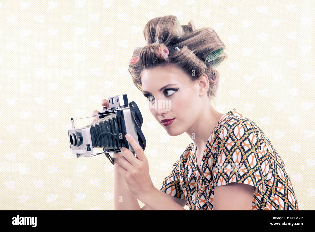 A Looker Leggy Long-haired Young Blonde Woman in a Vintage Roller Skates,  Sunglasses, T-shirt Shorts Sitting on Road. Eye-candy Yo Stock Photo -  Image of american, happy: 84896256