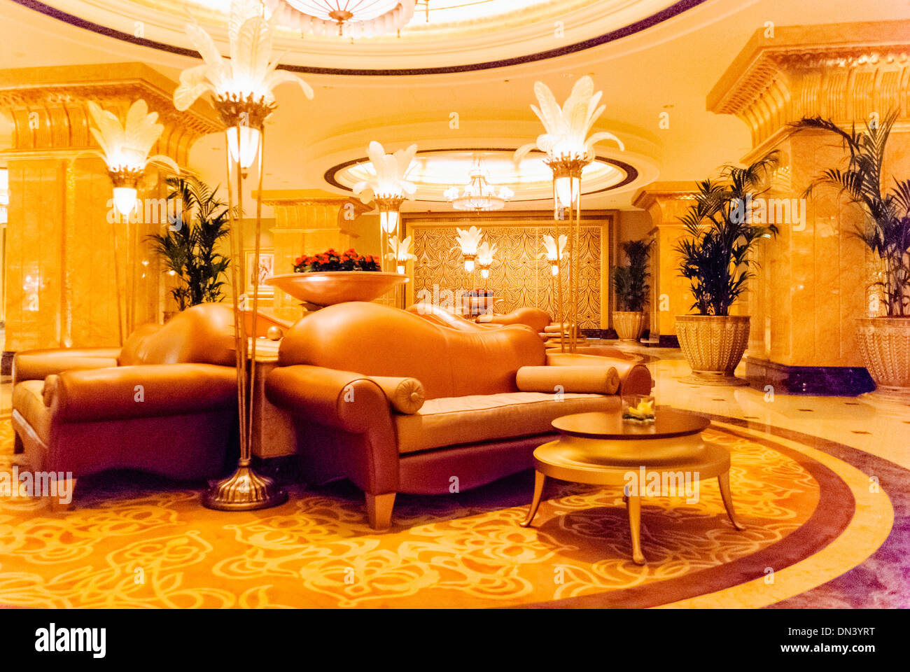 Foyer/lobby of the Emirates Palace Hotel, Abu Dhabi Stock Photo Alamy