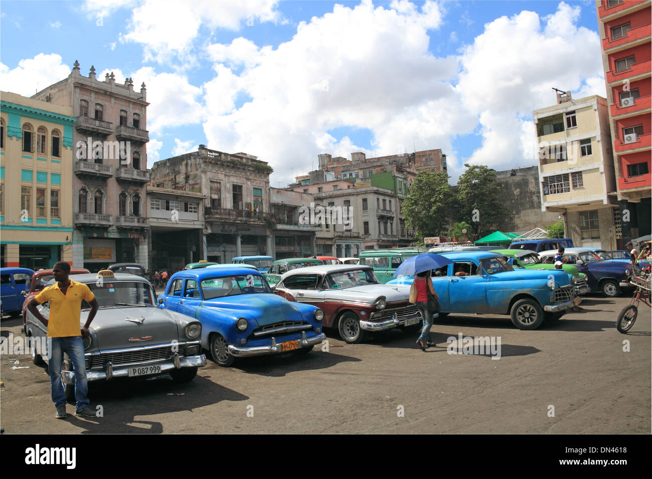 Old american cars (see description), Calle Maximo Gómez, Old Havana (La Habana Vieja), Cuba, Caribbean Sea, Central America Stock Photo