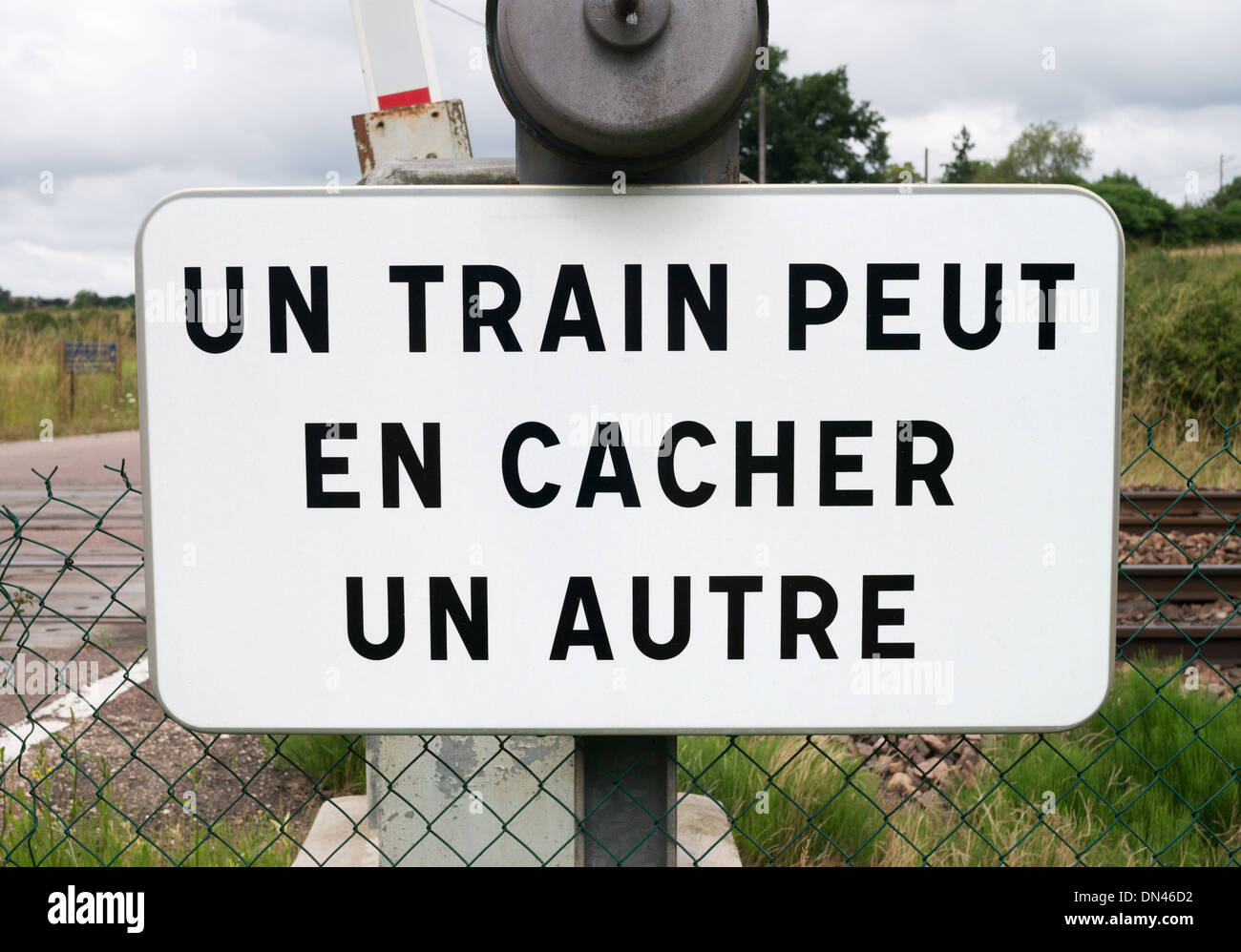 Un Train Peut En Cacher Un Autre High Resolution Stock Photography And Images Alamy