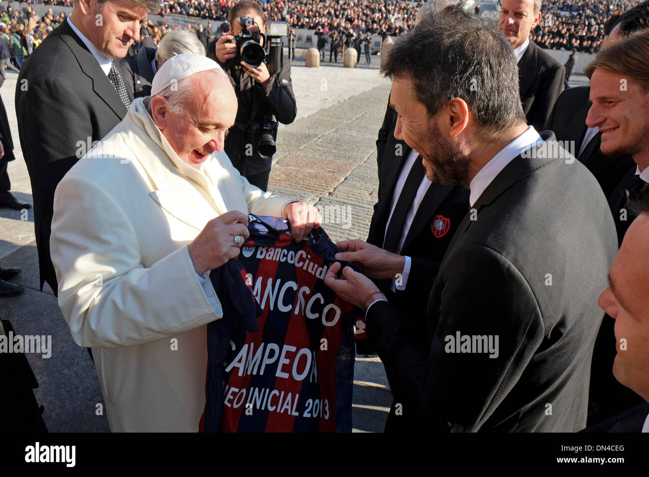 Vatican, Rome, Italy. 18th December 2013.  St Peter square General Audience of 18 Dec 2013 The soccer team San Lorenzo de Almagro meet Pope Francis Credit:  Realy Easy Star/Alamy Live News Stock Photo