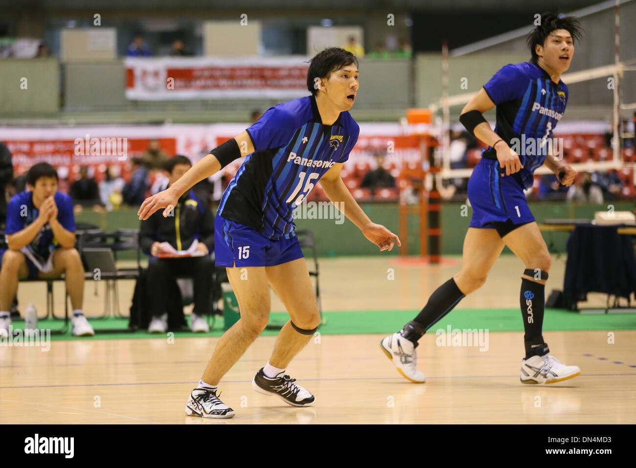 Tokyo Metropolitan Gymnasium, Tokyo, Japan. 13th Dec, 2013. (L to R) Tatsuya Fukuzawa, Kunihiro