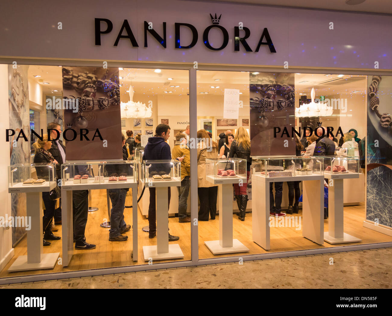 People queuing in Pandora shop at Christmas. UK Stock Photo - Alamy