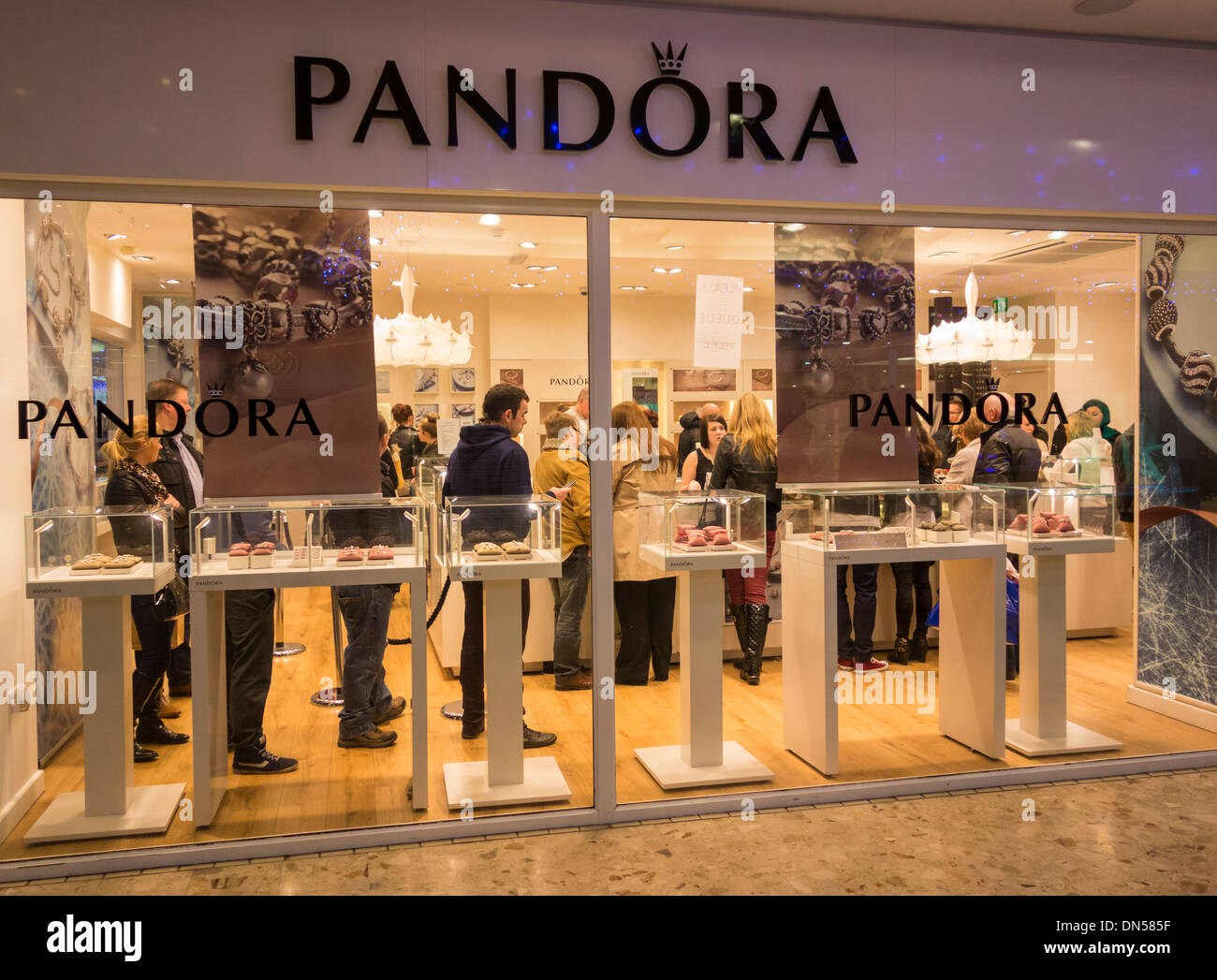 Pandora Shop High Resolution Stock Photography and Images - Alamy