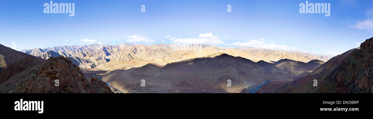 Trekking himalayas ski hi-res stock photography and images - Alamy
