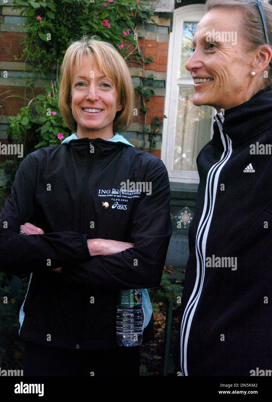 Oct 31, 2006; MANHATTAN, NY, USA; DEENA KASTOR (L) and 9-time NYC Marathon winner GRETE WAITZ (R), of Norway walk in Central Park. 2006 New York City Marathon press conference with Deena Kastor at Tavern on the Green in Central Park near the finish line. Kastor, 33, of Mammoth Lakes, CA is the 2004 Olympic Bronze medalist in the marathon and is favored to be the first American woma Stock Photo