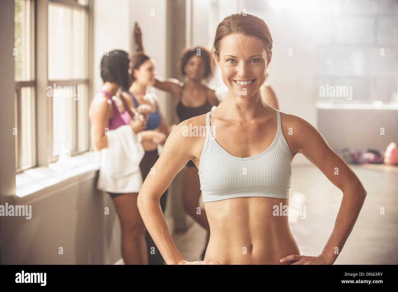 Кардио кроссфит. Hiit miss. Be in good shape. Подруги спорт улыбка. Be in good shape.