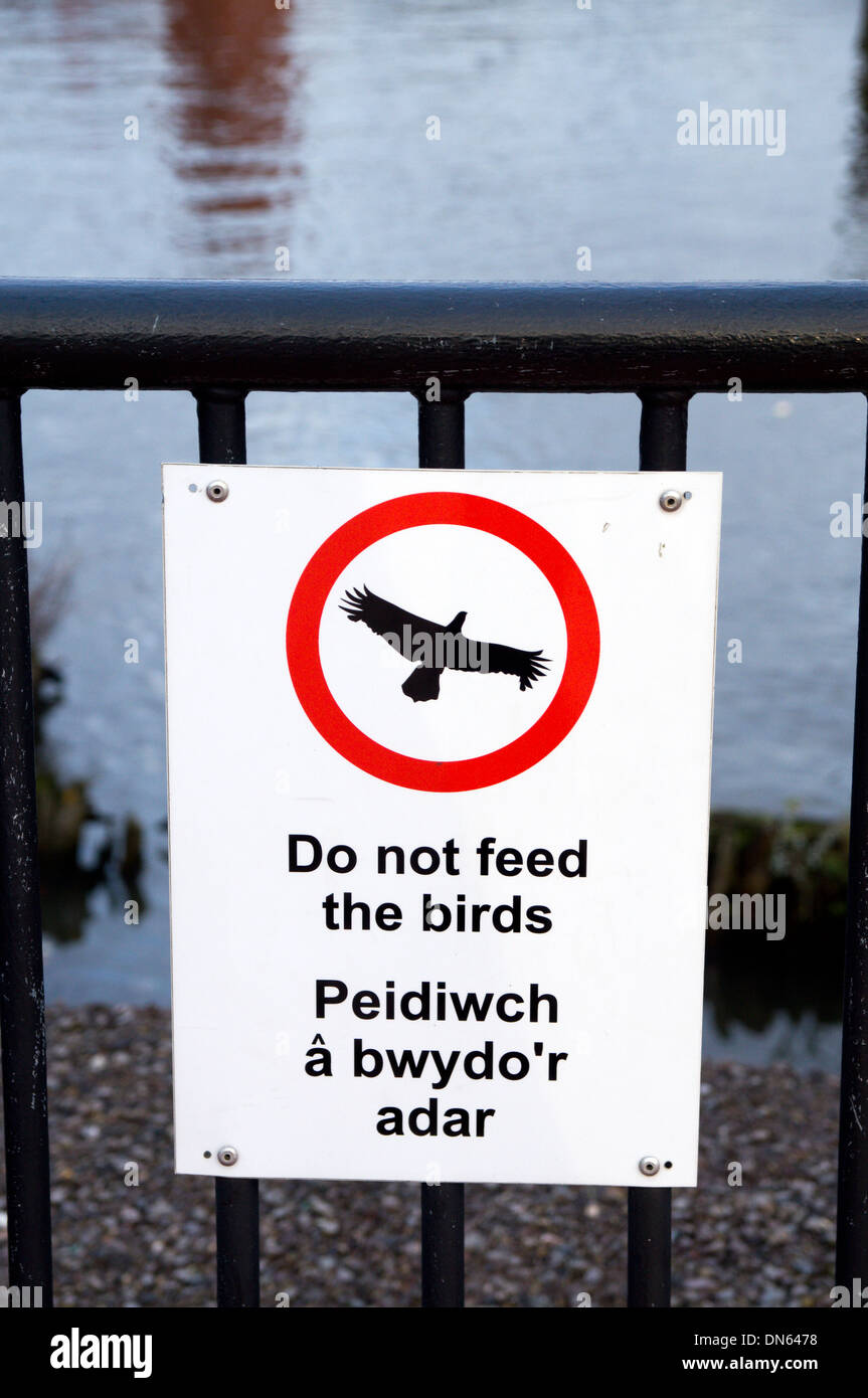 Do Not Feed The Birds Sign Cardiff Bay Wales Stock Photo Alamy do-not-feed-the-birds-sign-cardiff-bay-wales-stock-photo-alamy