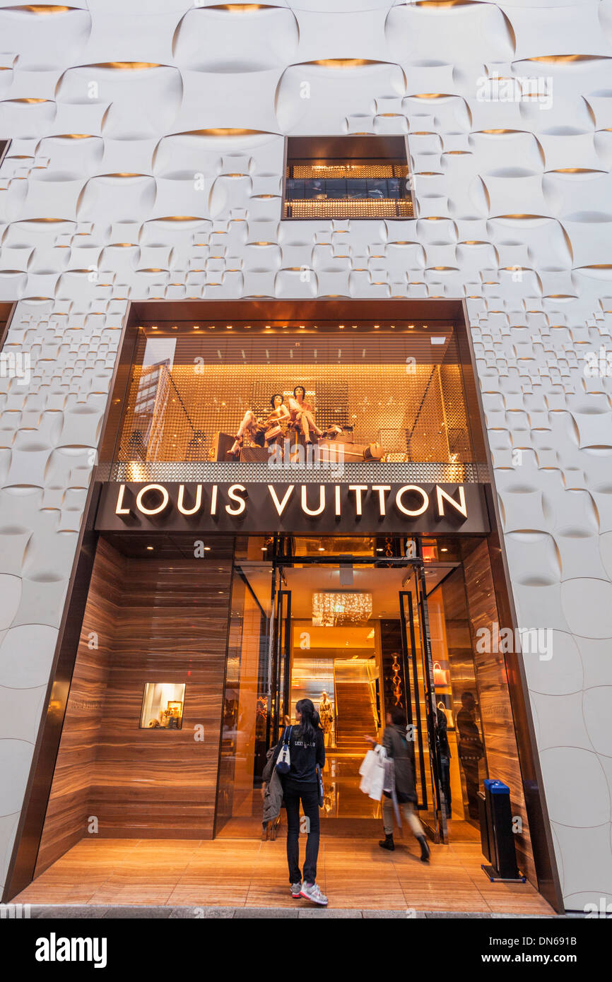 Japan, Hoshu, Tokyo, Ginza, Louis Vuitton Store Stock Photo - Alamy