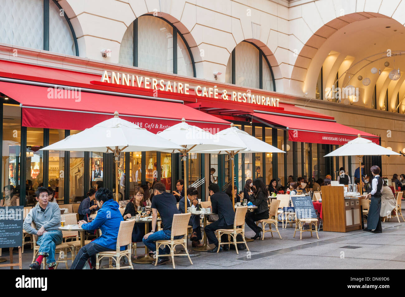 Japan Honshu Kanto Tokyo Omotesando Anniversaire Cafe And Restaurant Stock Photo Alamy