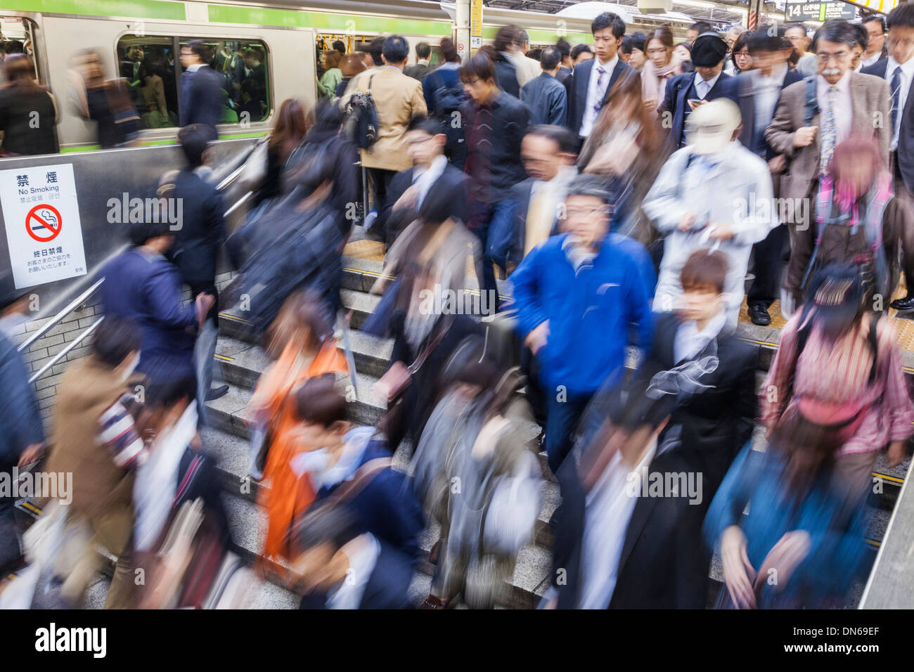 Japan Honshu Kanto Tokyo Shinjuku Station Rush Hour Crowds Stock Photo Alamy