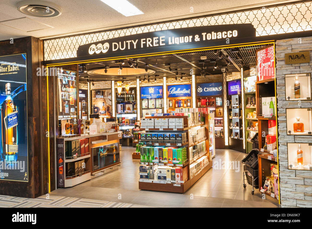 Japan Honshu Kanto Tokyo Narita Airport Departure Lounge Shops Stock Photo Alamy