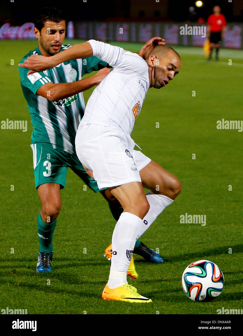 Marrakech , Morocco. 18th Dec, 2013. DIEGO TARDELLI challeged by Zakaria EL HACHEMI during the FIFA Club World Cup Semi Final between Raja Casablanca and Atletico Mineiro from the Marrakech Stadium. Credit:  Action Plus Sports/Alamy Live News Stock Photo