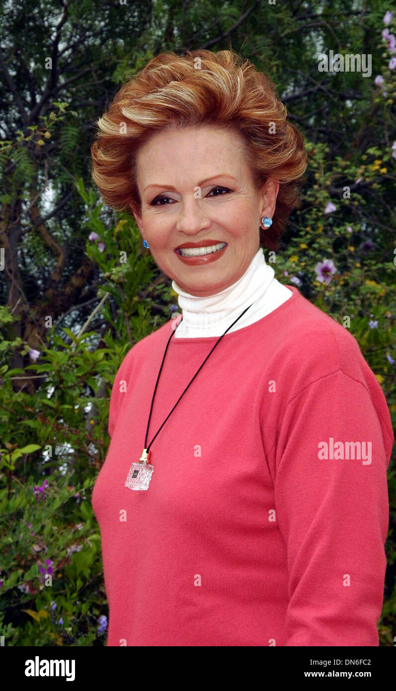 June 3, 2002 Malibu, CALIFORNIA, USA TOVA CURE BY THE SHORE.TO BENEFIT THE