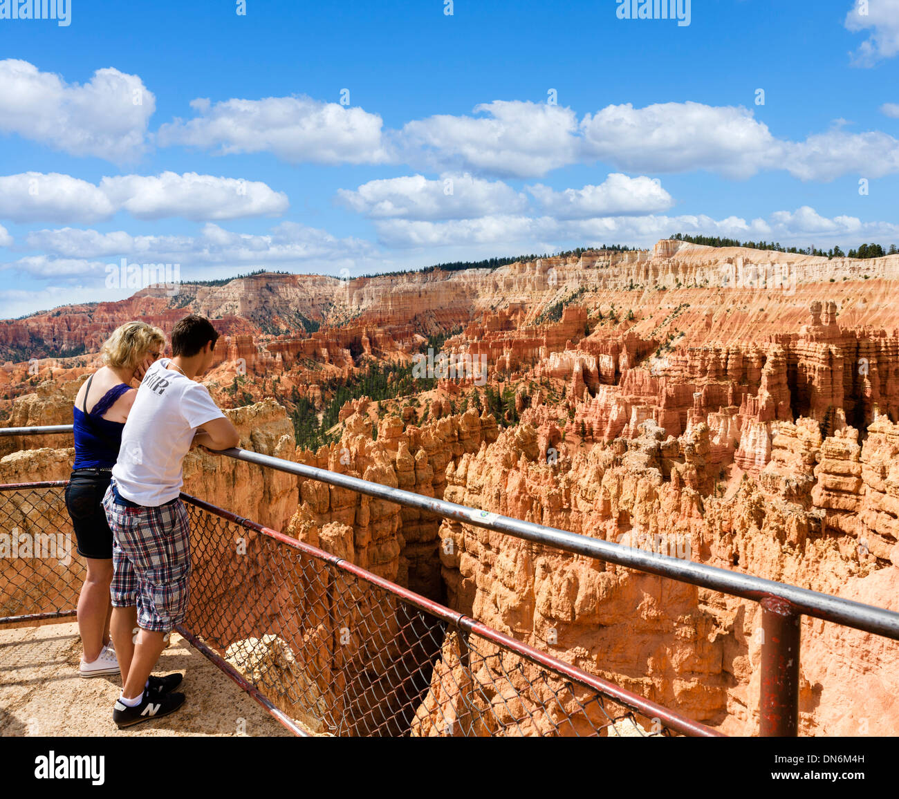 Couple at an overlook at Sunset Point, Bryce Amphitheater, Bryce Canyon National Park, Utah, USA Stock Photo