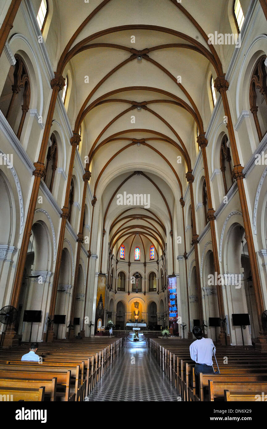Inside Notre Dame Cathedral Hi-res Stock Photography And Images - Alamy