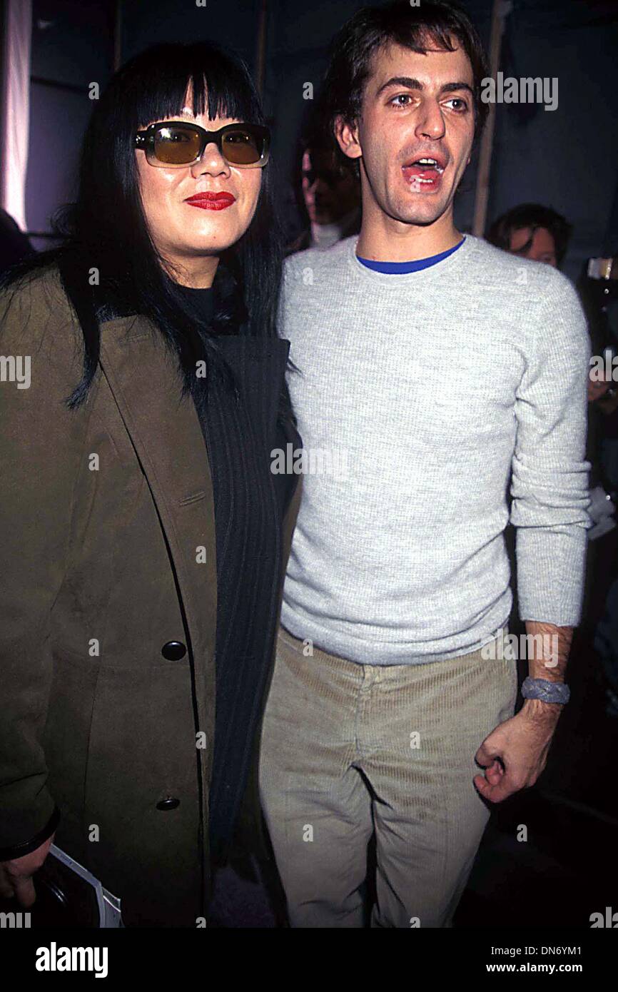 Nov. 3, 1997 - K10353RHART.MARC JACOBS SPRING 1998 COLLECTION, NEW YOKR CITY.11-03-1997. ROSE HARTMAN-   1997.MARC JACOBS.ANNA SUI(Credit Image: © Globe Photos/ZUMAPRESS.com) Stock Photo