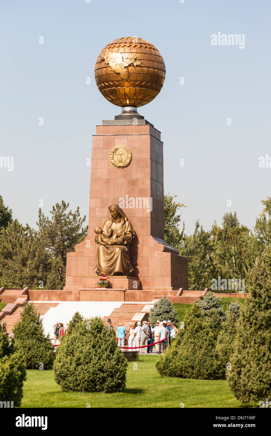 Independence Monument and Happy Mother Monument, Independence Square, Mustakillik Maydoni, Tashkent, Uzbekistan Stock Photo