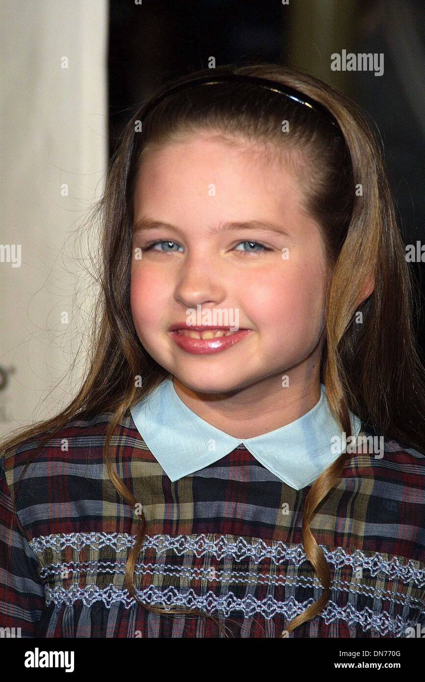 Daveigh chase ring world film hi-res stock photography and images - Alamy