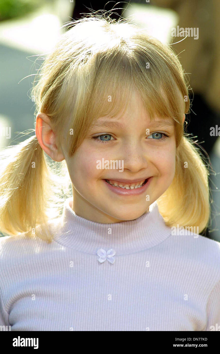 Dakota Fanning 2002 High Resolution Stock Photography and Images - Alamy