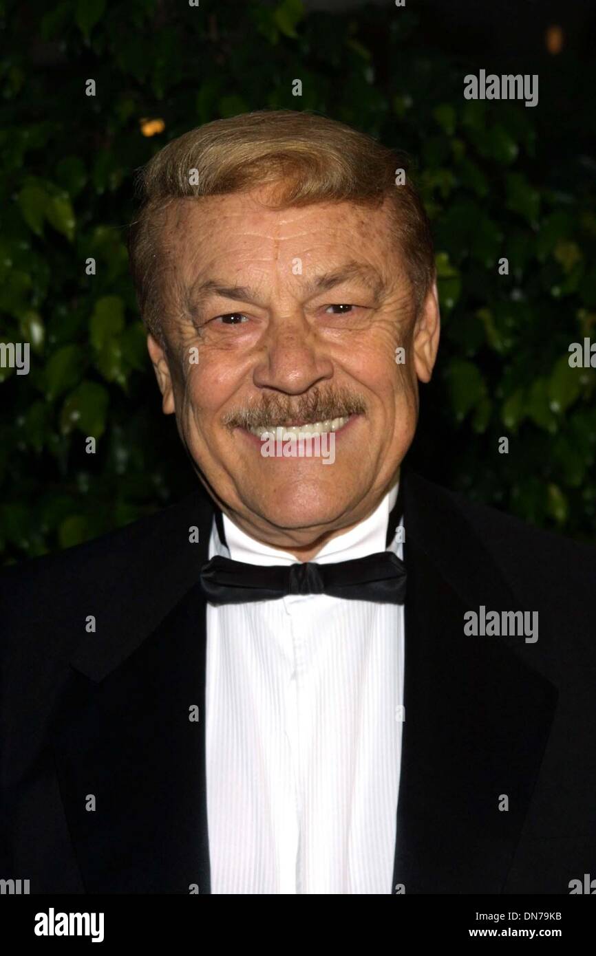 Oct. 27, 2002 - Beverly Hills, CALIFORNIA, USA - JERRY BUSS ..K26945TR  FRIARS CLUB OF CALIFORNIA TO HONOR EARVIN ''MAGIC'' JOHNSON-LIFETIME ACHIEVEMENT AWARD.FRIARS CLUB OF CALIFORNIA, BEVERLY HILLS, CA.OCTOBER 27, 2002. TOM RODRIGUEZ/   2002(Credit Image: © Globe Photos/ZUMAPRESS.com) Stock Photo