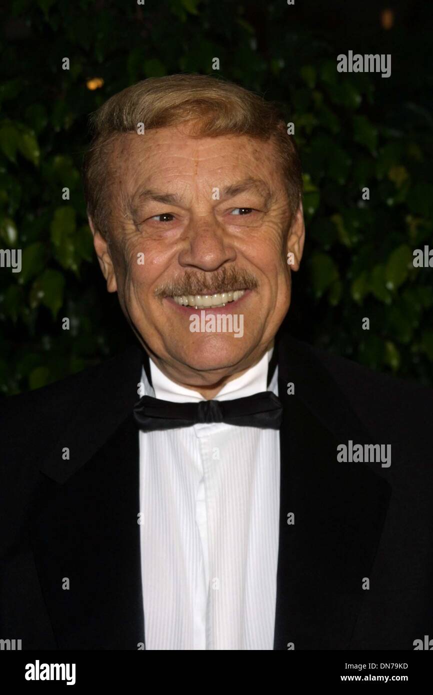 Oct. 27, 2002 Beverly Hills, CALIFORNIA, USA JERRY BUSS ..K26945TR