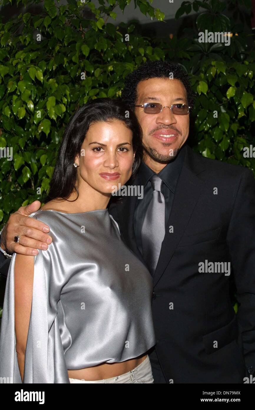 Oct. 27, 2002 Beverly Hills, CALIFORNIA, USA LIONEL RICHIE AND WIFE DIANE ..K26945TR FRIARS