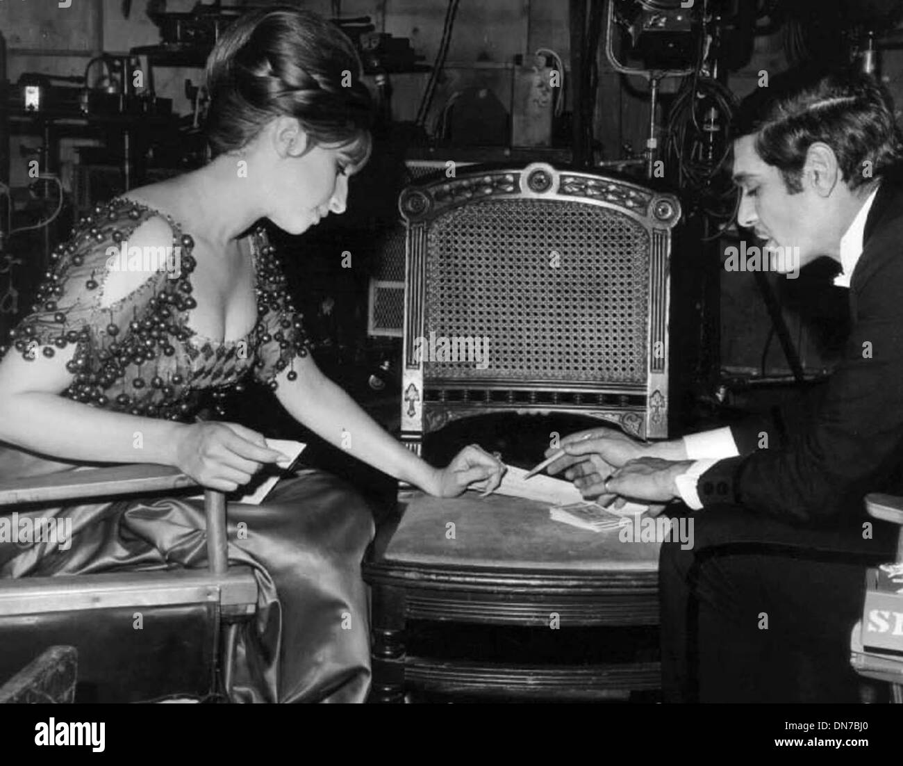 Sept. 5, 1998 BARBRA STREISAND AND OMAR SHARIF ON THE SET OF FUNNY