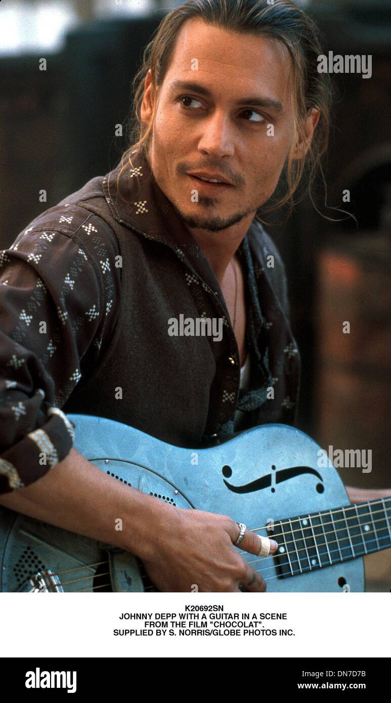 Apr. 25, 2001 - K20692SN.JOHNNY DEPP WITH A GUITAR IN A SCENE .FROM THE  FILM ''CHOCOLAT''..SUPPLIED BY S. NORRIS/(Credit Image: © Globe  Photos/ZUMAPRESS.com Stock Photo - Alamy