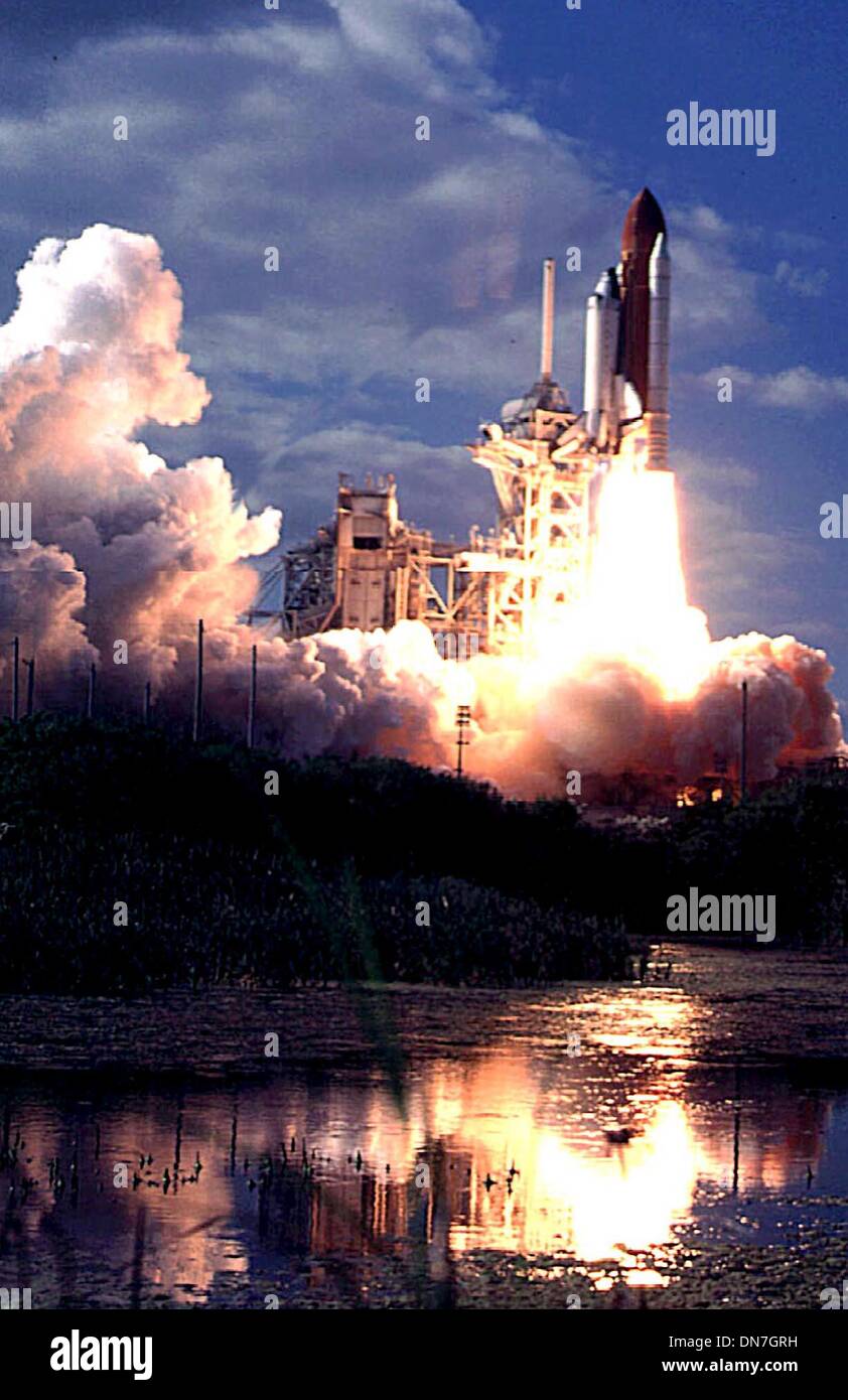 1996 Rockets Nov. 19, 1996 - Kennedy Space Ctr, FL, USA - The space shuttle Columbia ...