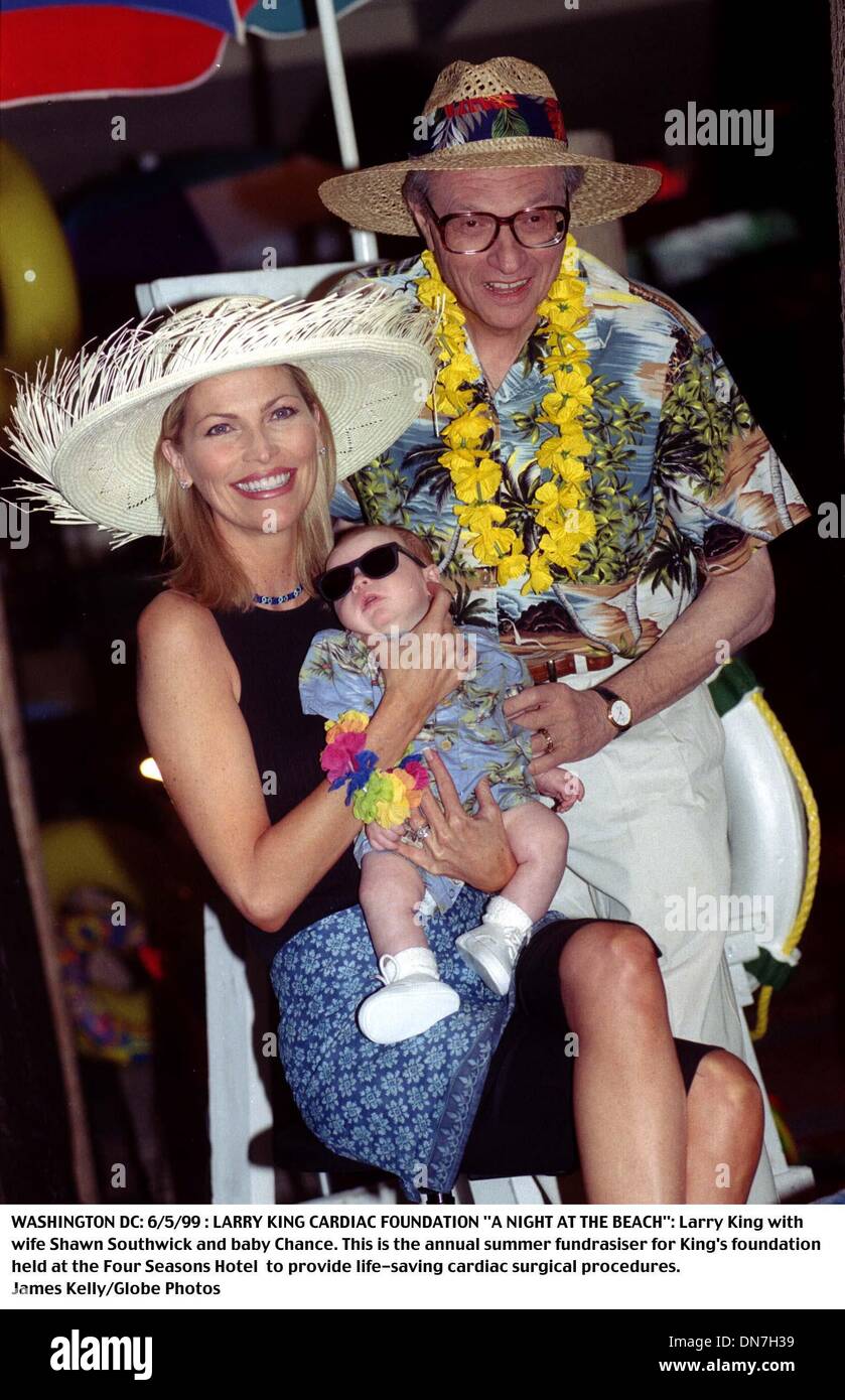 June 5, 1999 - 06/05/99.WASHINGTON DC: LARRY KING CARDIAC FOUNDATION.''A  NIGHT AT THE BEACH''.Larry King with wife Shawn Southwick and baby Chance.  This is the annual fundraiser for King's foundation held at