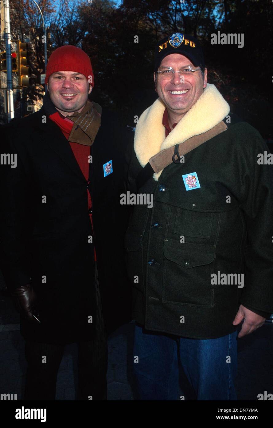 Nov. 26, 2001 - K23481HMc:  11/22/01.THE 75TH ANNUAL MACY'S THANKSGIVING DAY PARADE IN NYC..CHIP BAUER AND SKIPP SUDDUTH (''THIRDWATCH''). HENRY McGEE/   2001(Credit Image: © Globe Photos/ZUMAPRESS.com) Stock Photo