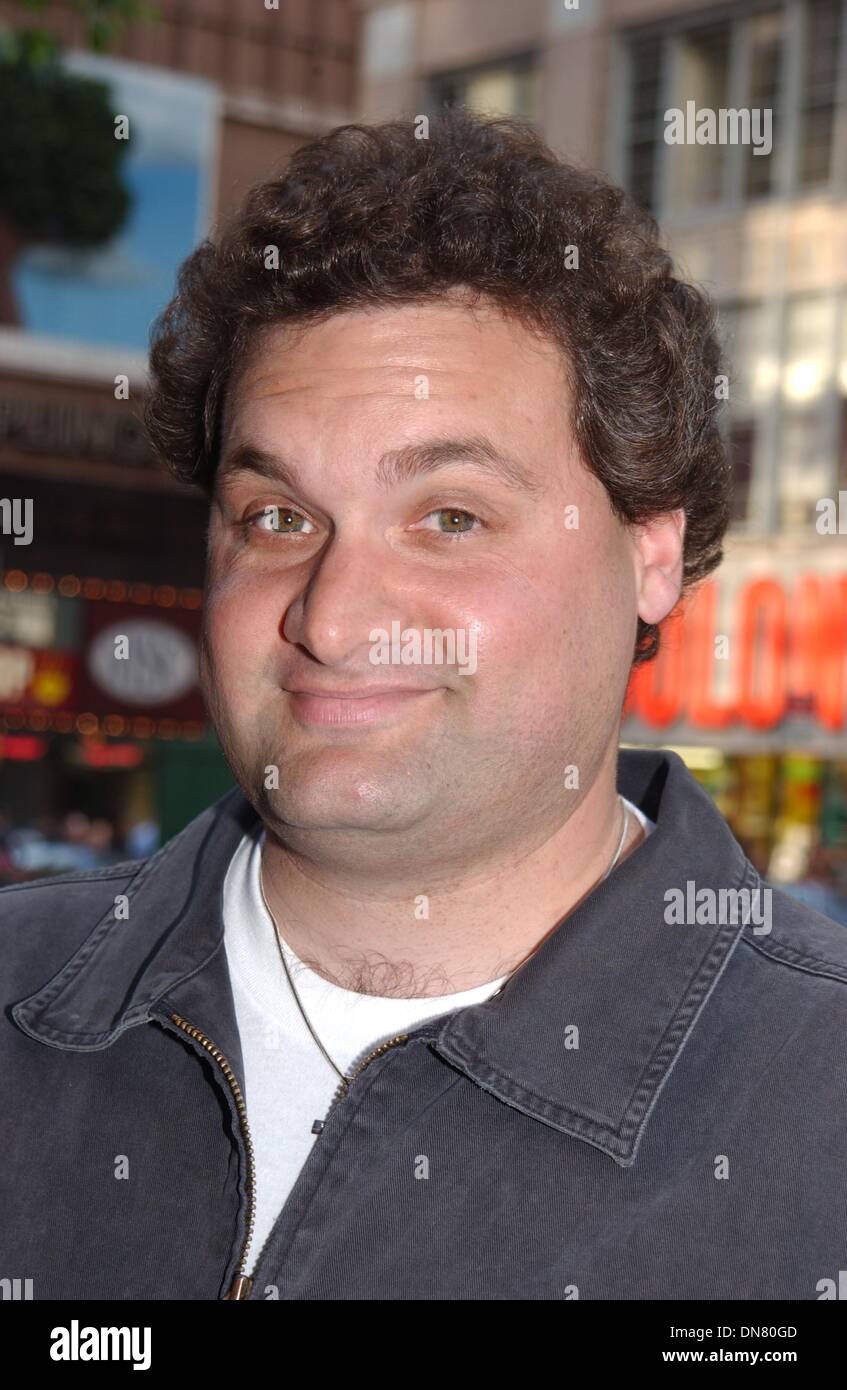 May 29, 2002 - K25180AR:  5/29/02.JIMMY KIMMEL AND ADAM CAROLLA CO-HOST A PREMIERE PARTY FOR COMEDY CENTRAL'S NEW SERIES ''CRANK YANKERS'' AT CAROLINES ON BROADWAY, NYC..ARTIE LANGE. ANDREA RENAULT/   2002(Credit Image: © Globe Photos/ZUMAPRESS.com) Stock Photo