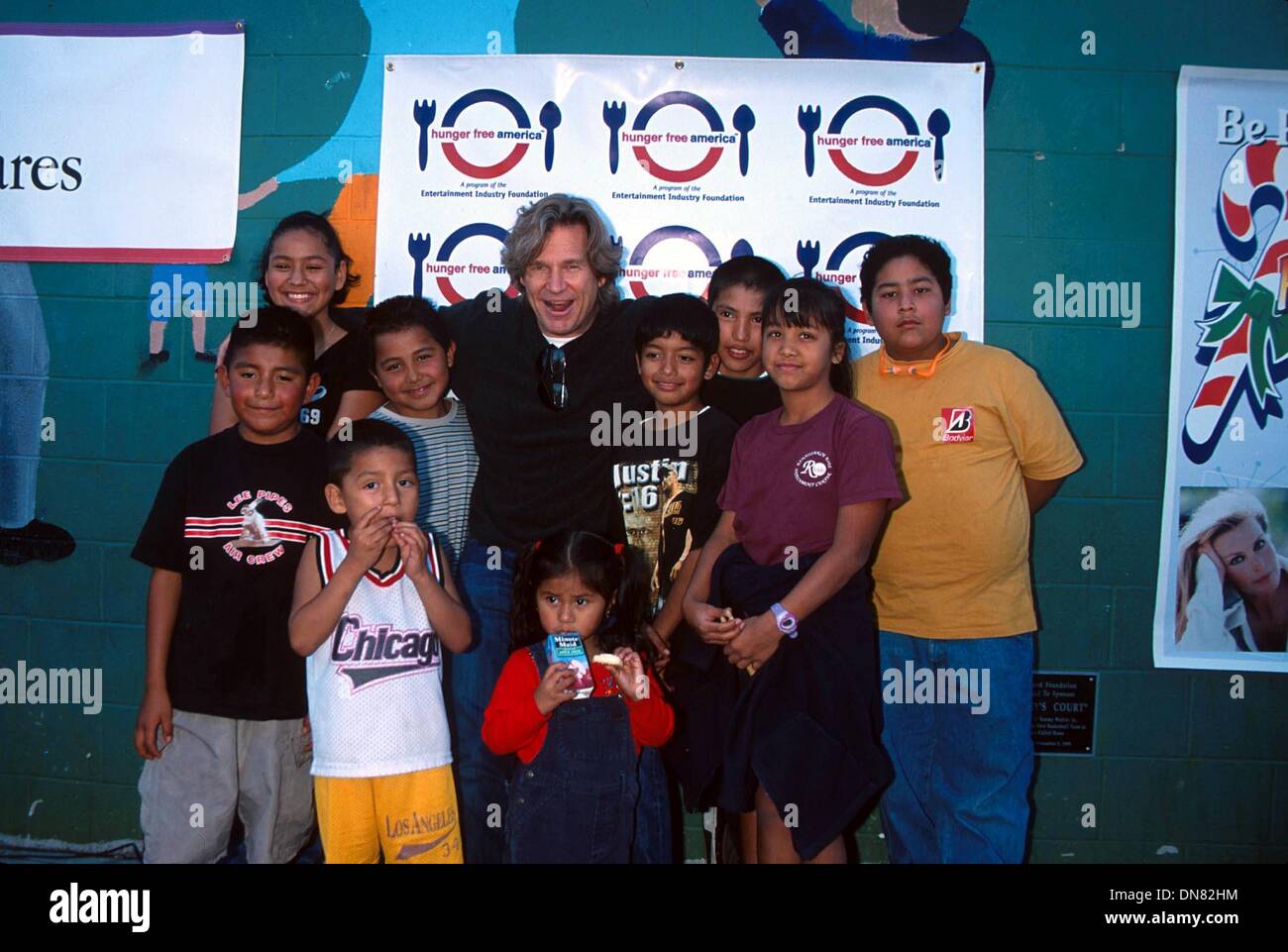 Nov 16 2001 K23383mr 11 15 01 The Celebrities Support Hunger Stock Photo Alamy
