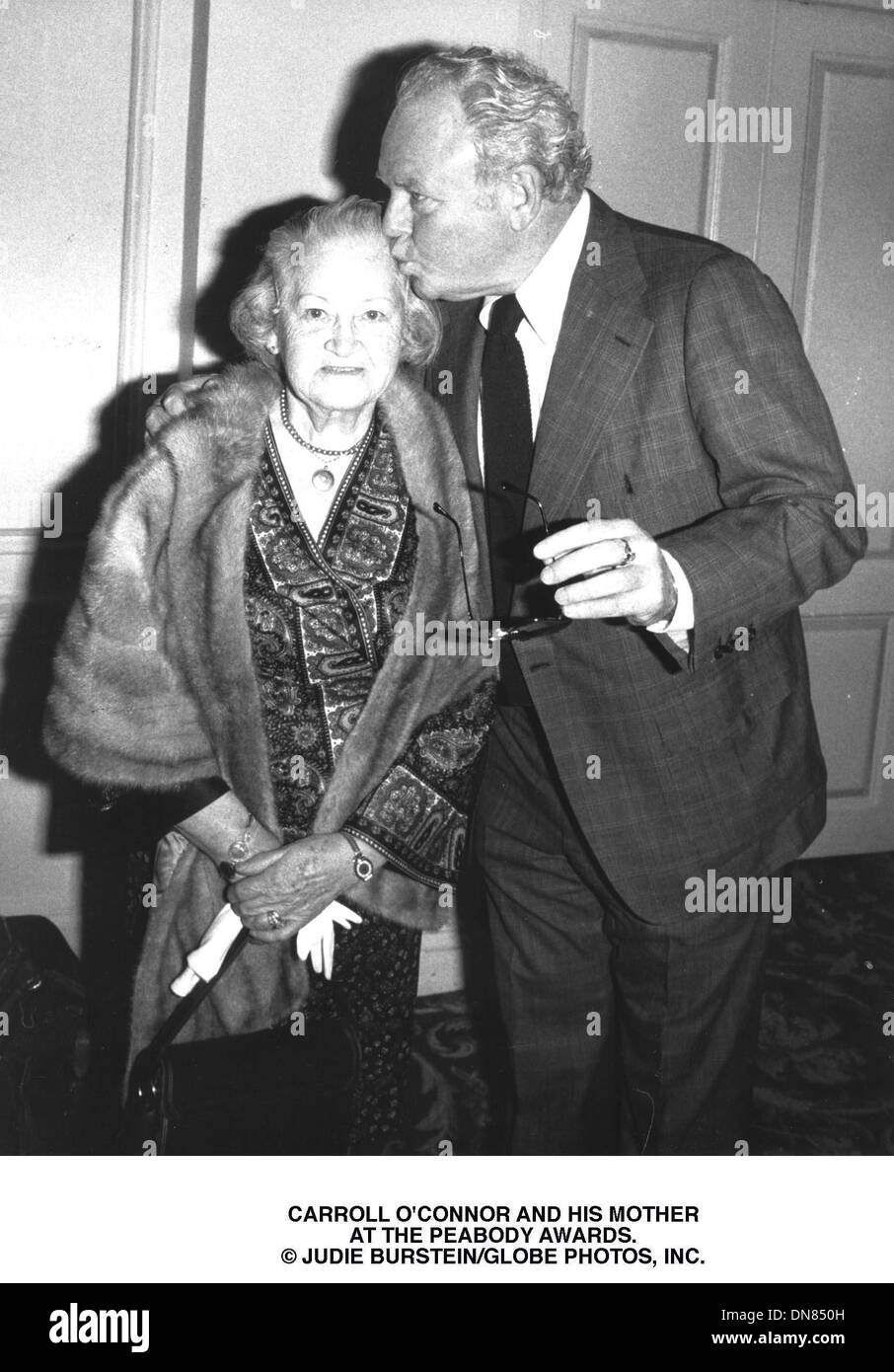 Apr. 9, 2001 - CARROLL O'CONNOR AND HIS MOTHER.AT THE PEABODY AWARDS..Â© JUDIE BURSTEIN/(Credit Image: © Globe Photos/ZUMAPRESS.com) Stock Photo