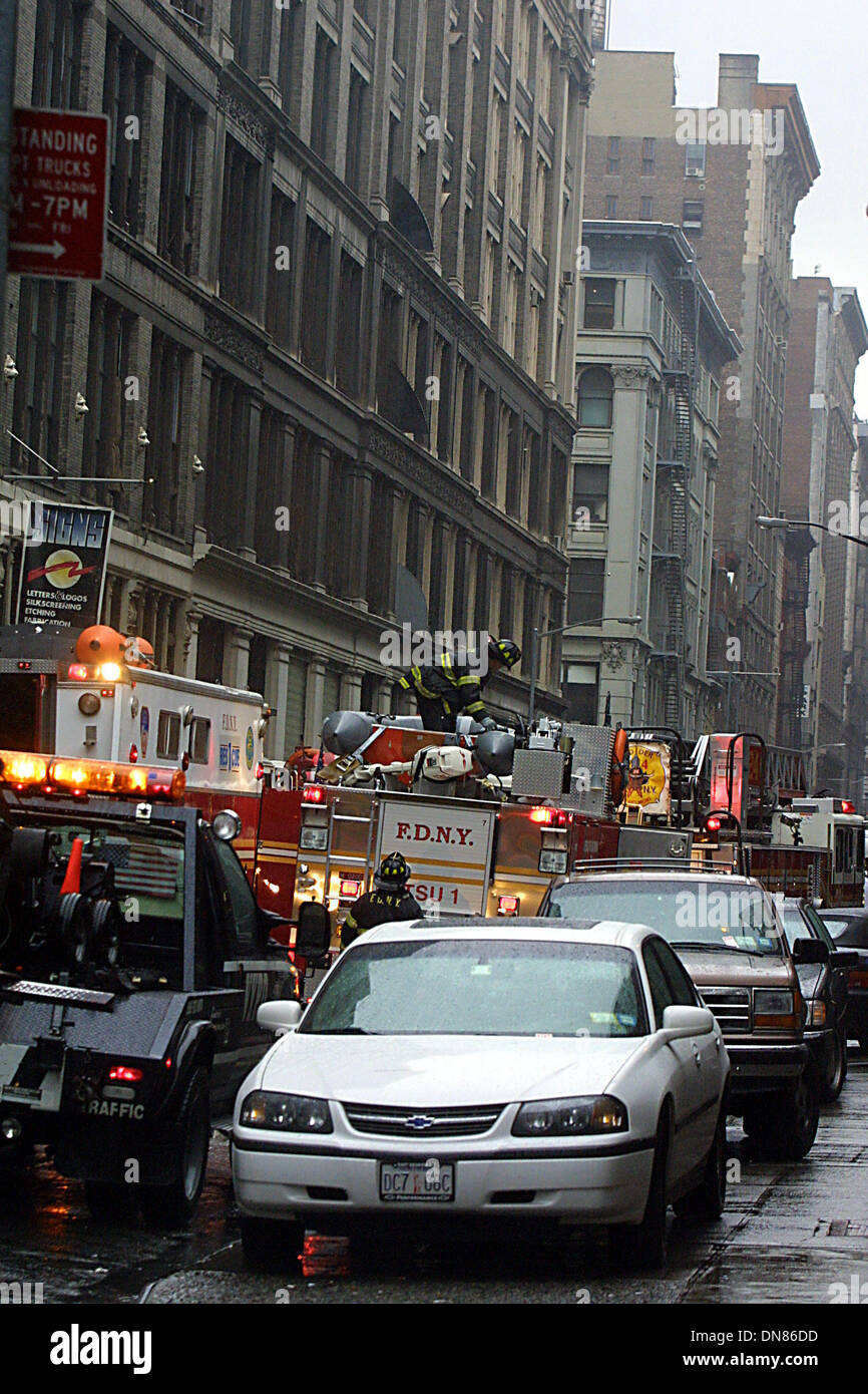 Apr. 25, 2002 - K1516JBB EXPLOSION IN CHELSEA.19TH STREET