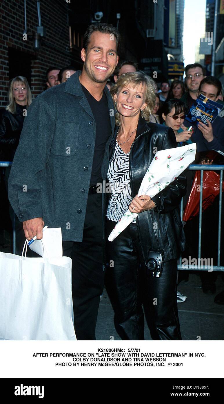 May 7, 2001 - K21806HMc:  5/7/01.AFTER PERFORMANCE ON ''LATE SHOW WITH DAVID LETTERMAN'' IN NYC..COLBY DONALDSON AND TINA WESSON. HENRY McGEE/   2001(Credit Image: © Globe Photos/ZUMAPRESS.com) Stock Photo