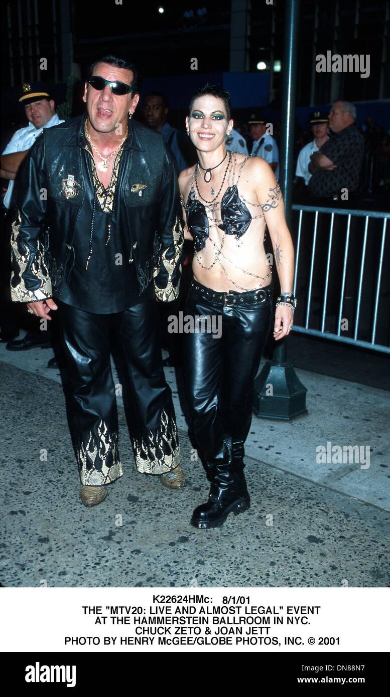 Aug. 2, 2001 - K22624HMc:  8/1/01.THE ''MTV20: LIVE AND ALMOST LEGAL'' EVENT .AT THE HAMMERSTEIN BALLROOM IN NYC..CHUCK ZETO & JOAN JETT. HENRY McGEE/   2001(Credit Image: © Globe Photos/ZUMAPRESS.com) Stock Photo