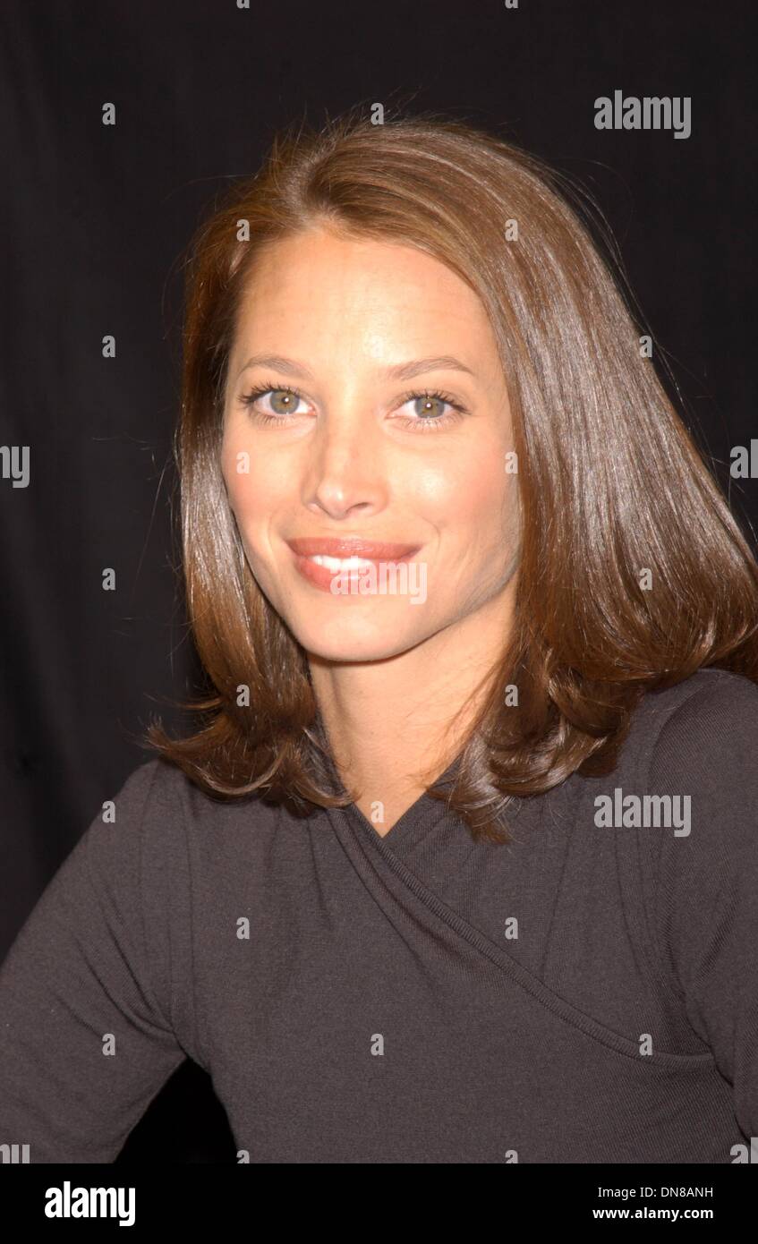 Oct. 8, 2002 - K26602AR CHRISTY TURLINGTON SIGNING HER NEW YOGA BOOK AT ...