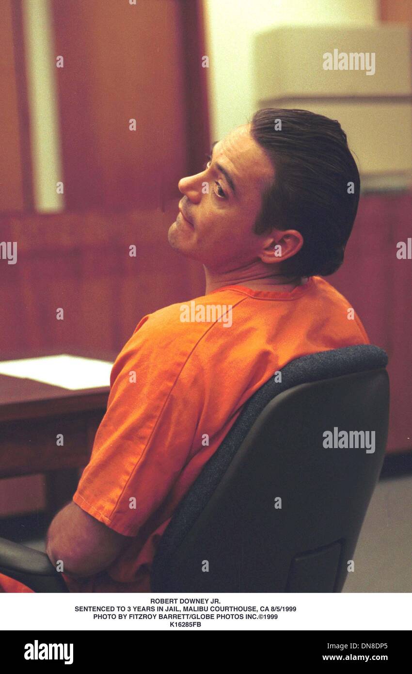 Aug. 5, 1999 - ROBERT DOWNEY JR..SENTENCED TO 3 YEARS IN JAIL. MALIBU COUTHOUSE, CA.  8/5/99. FIZTROY BARRETT/   1999.K16285FB.DOCSHOLLYWOODDRUGS.SIMILAR(Credit Image: © Globe Photos/ZUMAPRESS.com) Stock Photo