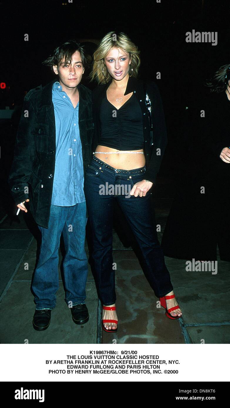 Apr. 26, 2001 - K19867HMc: 9/21/00.THE LOUIS VUITTON CLASSIC HOSTED .BY  ARETHA FRANKLIN AT ROCKEFELLER CENTER, NYC. .EDWARD FURLONG AND PARIS  HILTON. HENRY McGEE/ 2000(Credit Image: © Globe Photos/ZUMAPRESS.com Stock  Photo - Alamy
