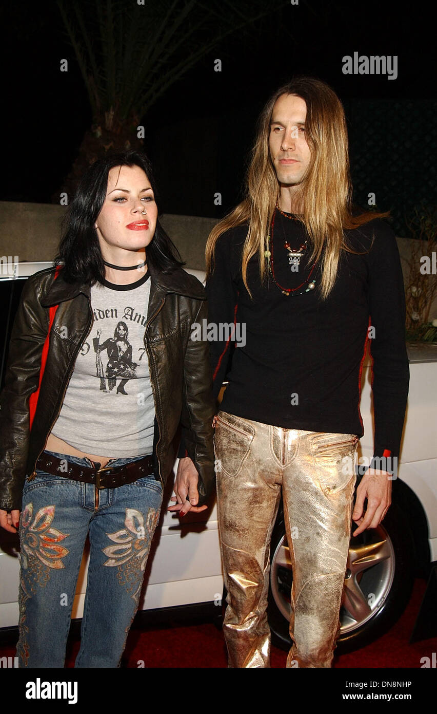 Mar. 22, 2002 K24517AG VANITY FAIR AND BANANA REPUBLIC HOSTS 
