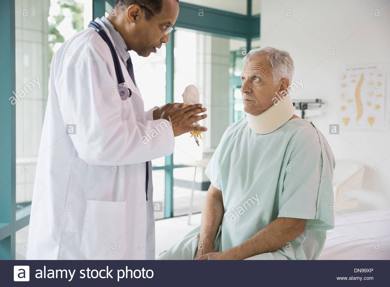 African american pain doctor hi-res stock photography and images - Alamy
