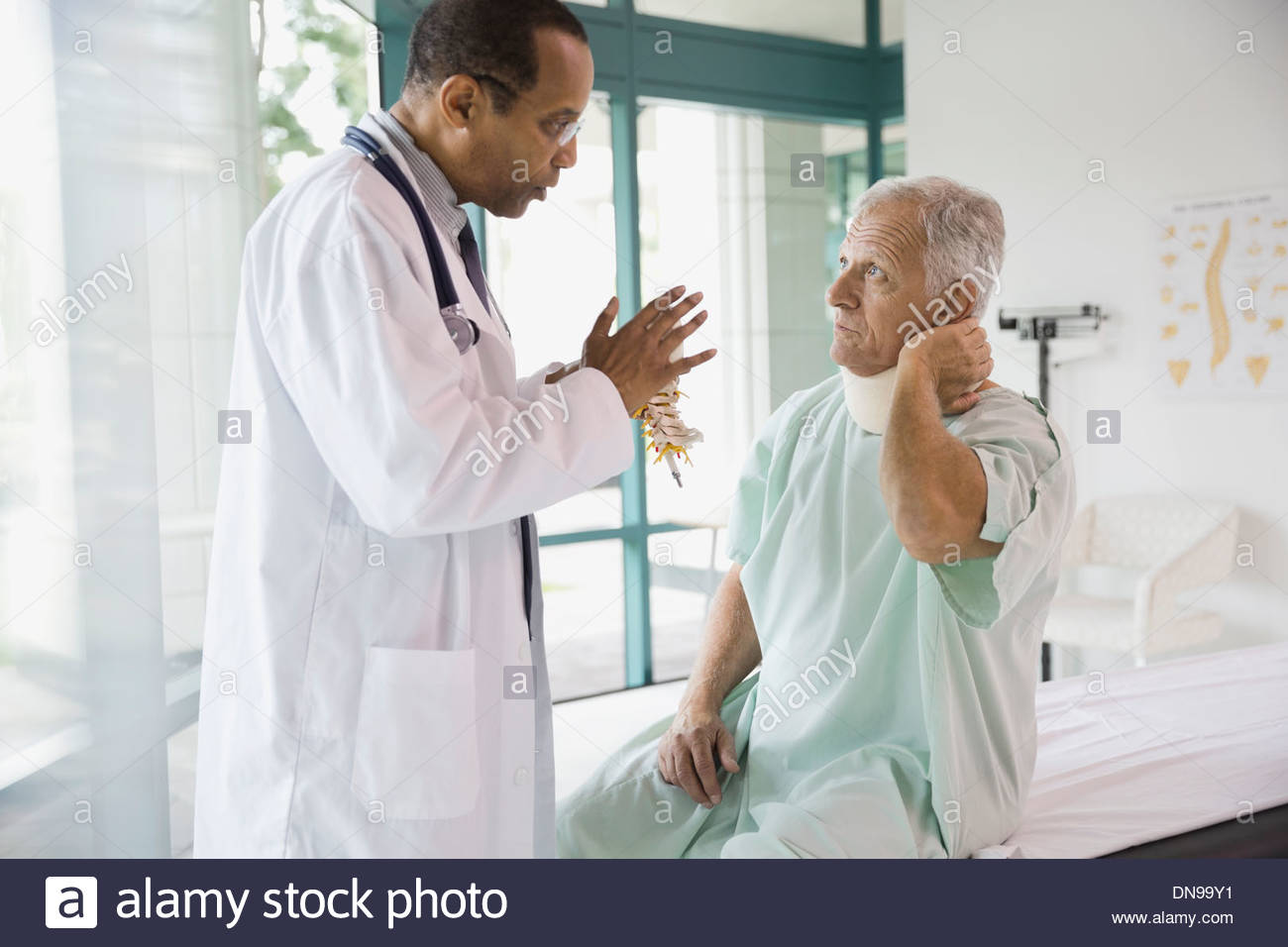 African american pain doctor hi-res stock photography and images - Alamy